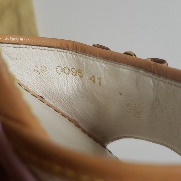 ๐Authentic๐Louis Vuitton White Multicolore sandle - Picture 9 of 12